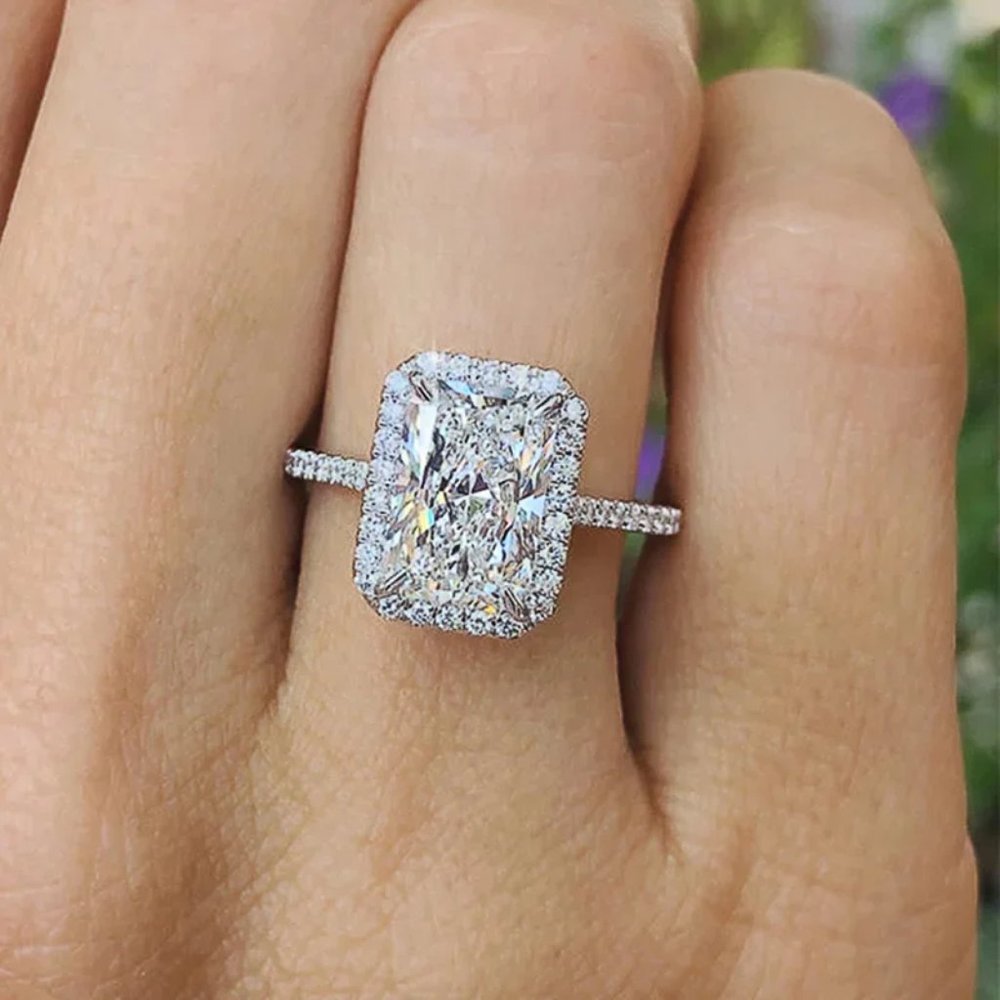 Stunning 3.50ctw Ladies White Gold Diamond Halo Ring - Picture 2 of 6